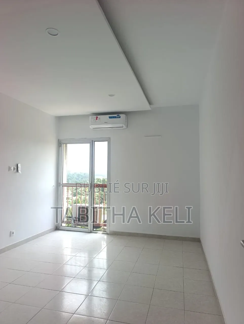 4chbre Appartement dans Francis Gweh, Cocody à Louer