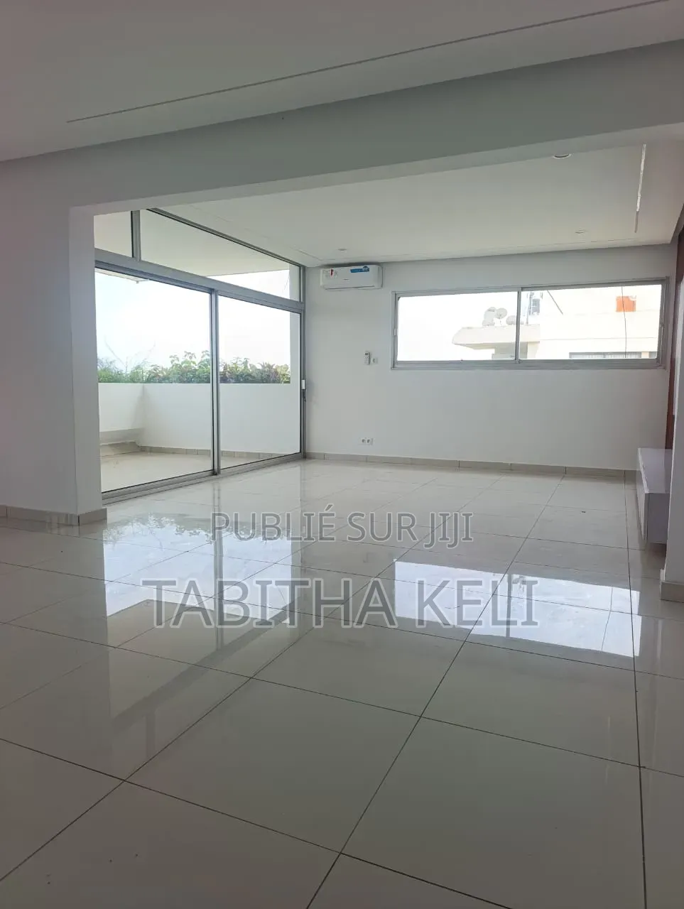 4chbre Appartement dans Francis Gweh, Cocody à Louer