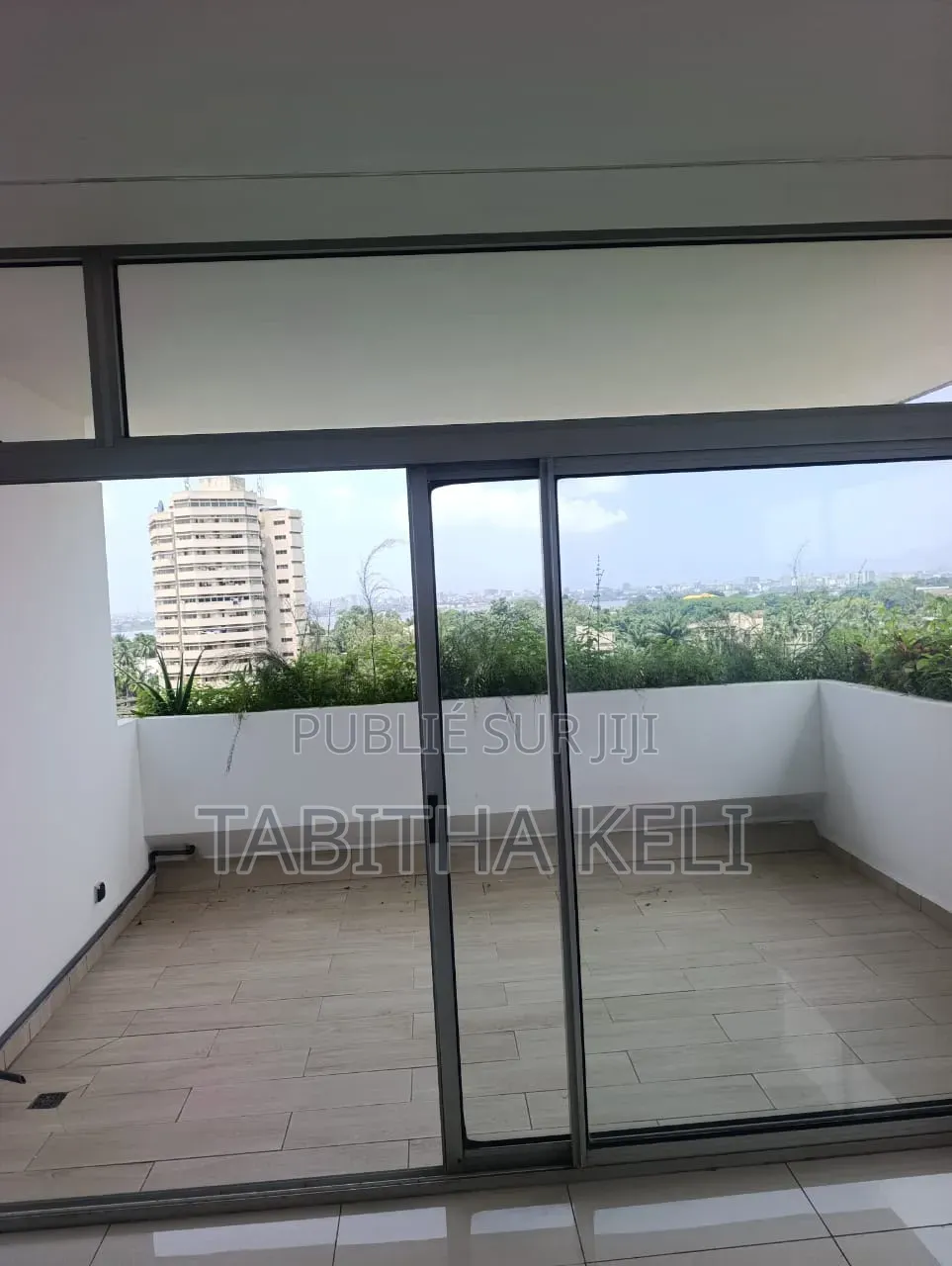 4chbre Appartement dans Francis Gweh, Cocody à Louer