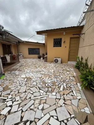 2chbre Villa dans Francis Gweh, Cocody à Louer