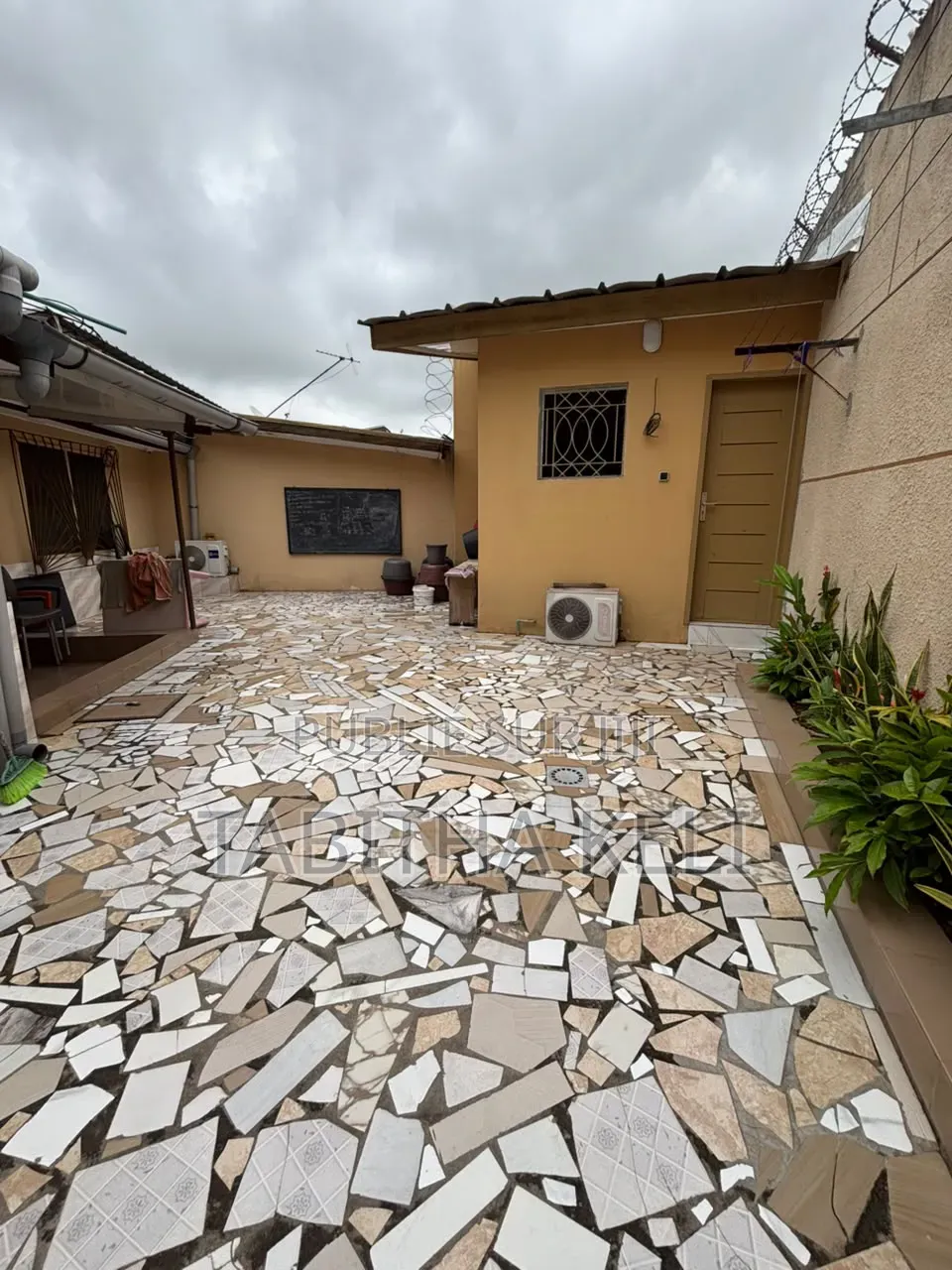 2chbre Villa dans Francis Gweh, Cocody à Louer