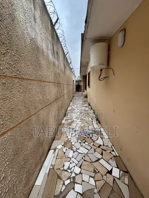 2chbre Villa dans Francis Gweh, Cocody à Louer