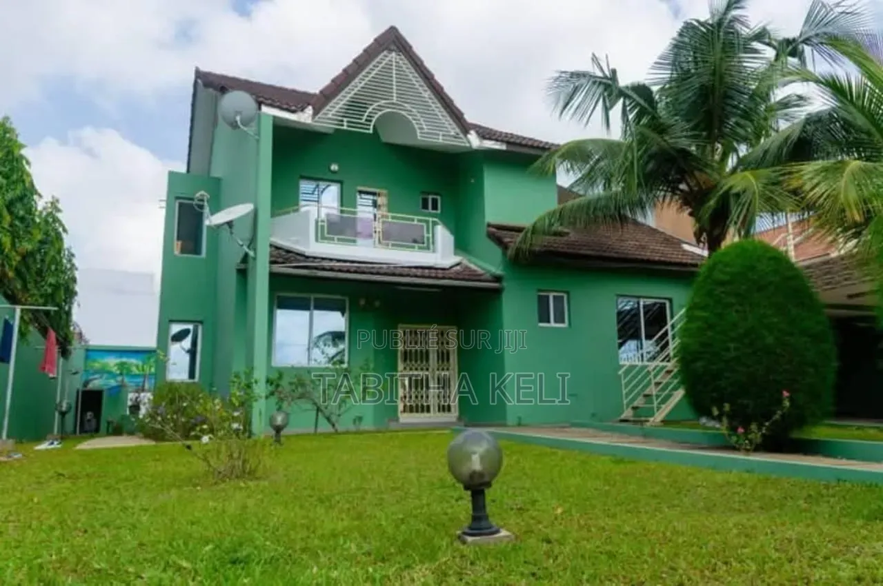 5chbre Duplex dans Francis Gweh, Cocody à Louer