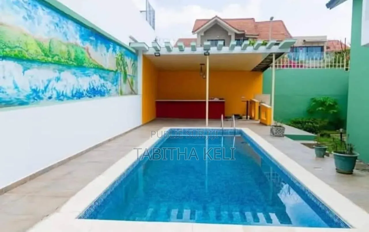 5chbre Duplex dans Francis Gweh, Cocody à Louer