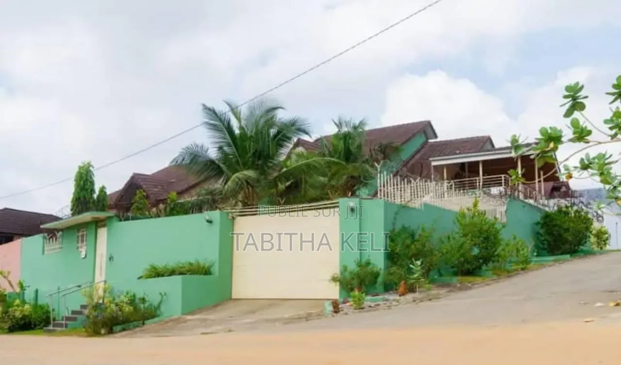 5chbre Duplex dans Francis Gweh, Cocody à Louer