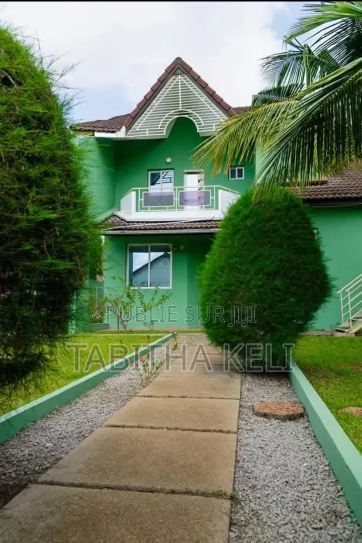 5chbre Duplex dans Francis Gweh, Cocody à Louer