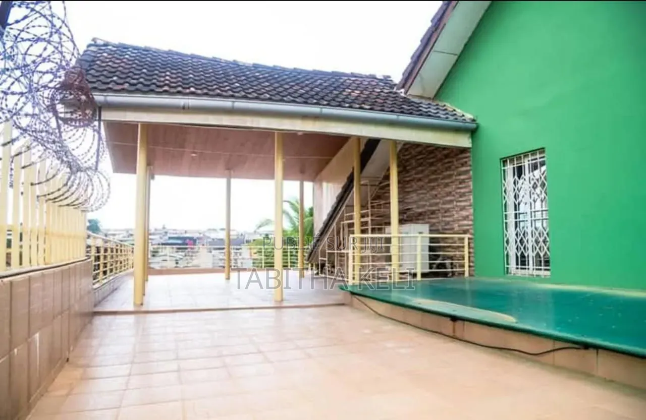 5chbre Duplex dans Francis Gweh, Cocody à Louer