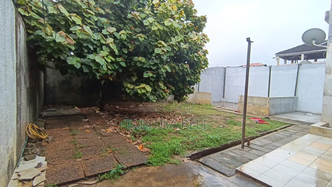 4chbre Duplex dans Francis Gweh, Cocody à Louer