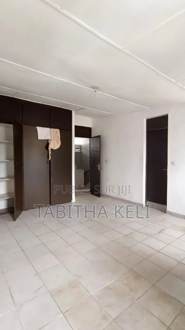 4chbre Duplex dans Francis Gweh, Cocody à Louer