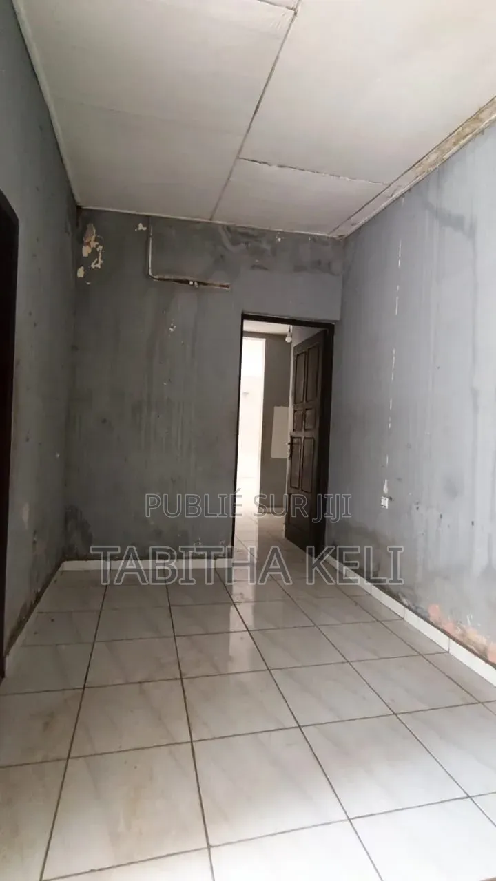 4chbre Duplex dans Francis Gweh, Cocody à Louer