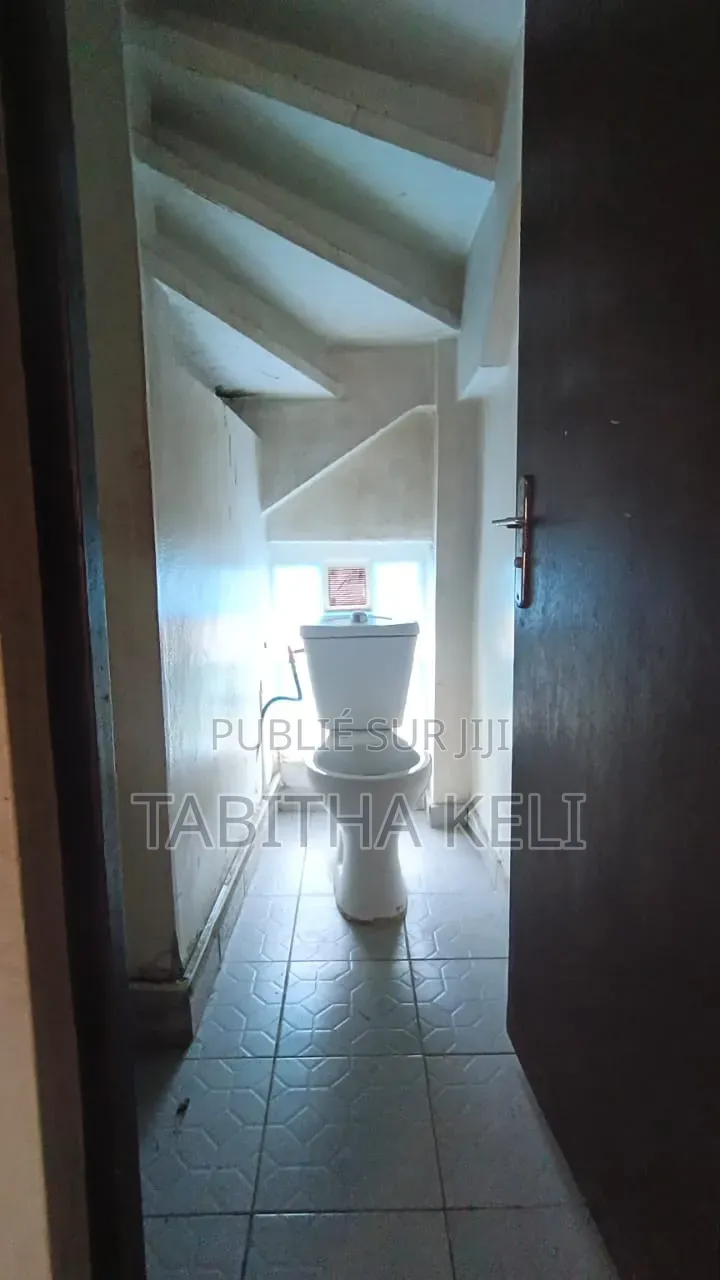 4chbre Duplex dans Francis Gweh, Cocody à Louer