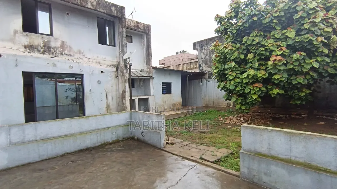 4chbre Duplex dans Francis Gweh, Cocody à Louer