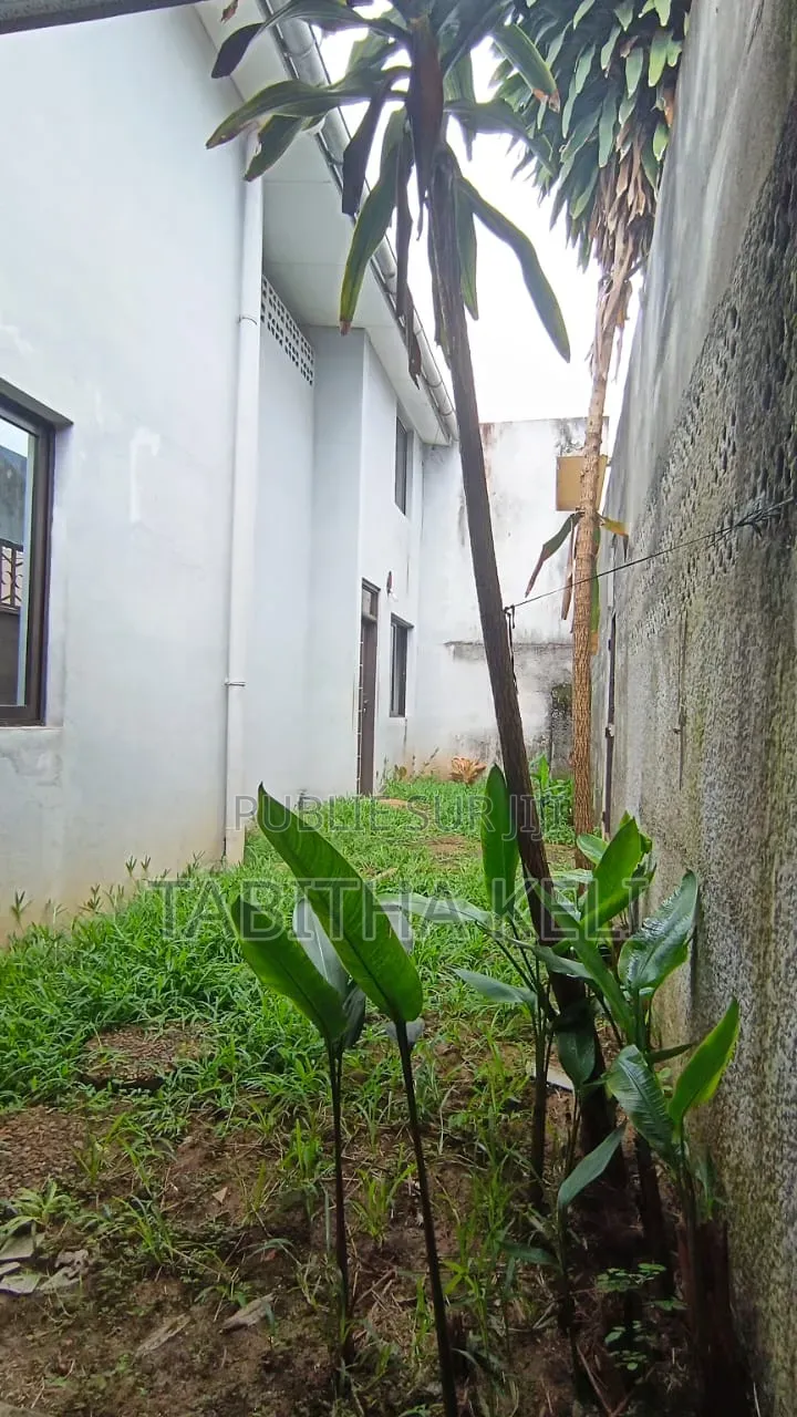 4chbre Duplex dans Francis Gweh, Cocody à Louer