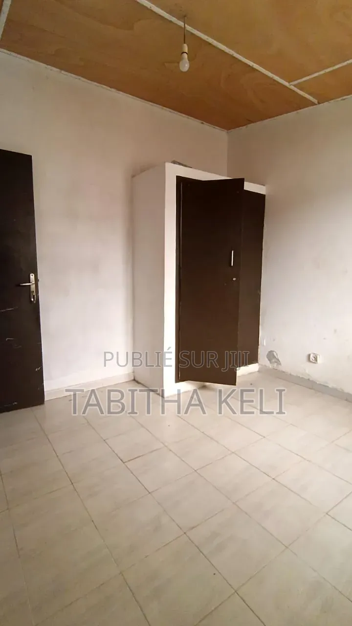 4chbre Duplex dans Francis Gweh, Cocody à Louer