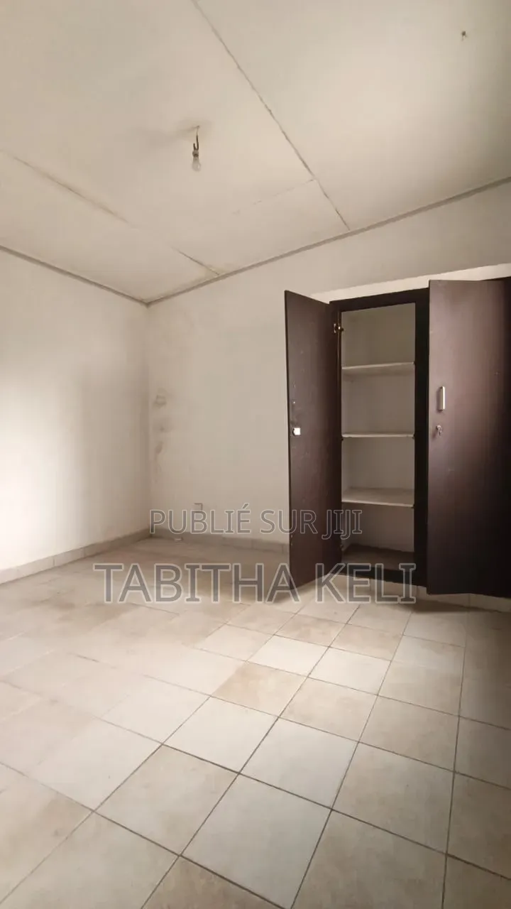 4chbre Duplex dans Francis Gweh, Cocody à Louer