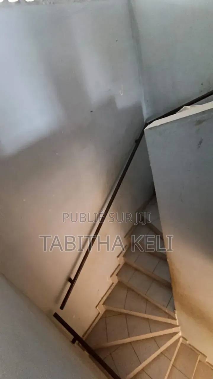 4chbre Duplex dans Francis Gweh, Cocody à Louer