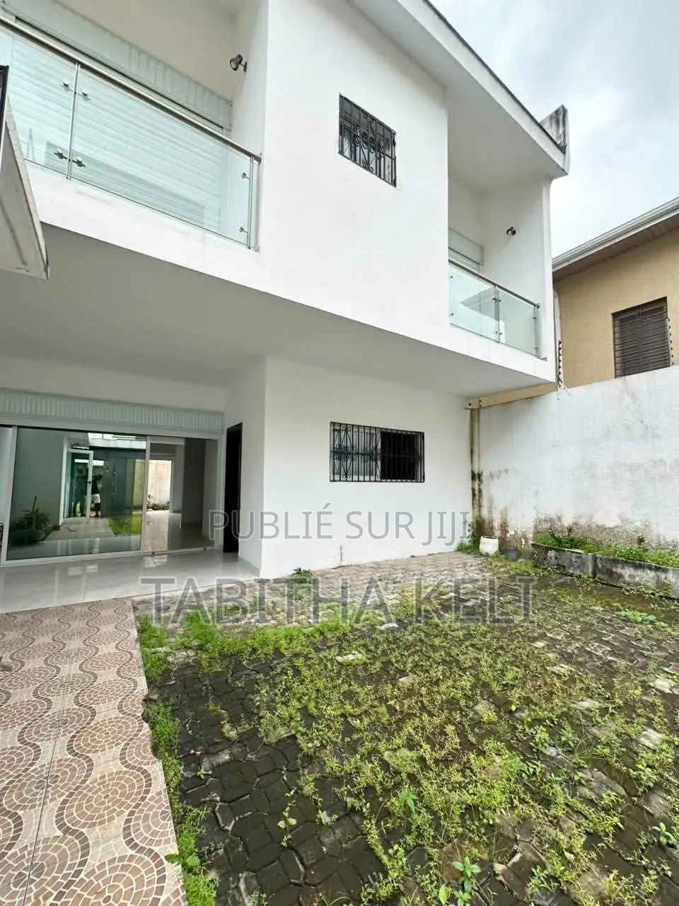 3chbre Duplex dans Francis Gweh, Cocody à Louer