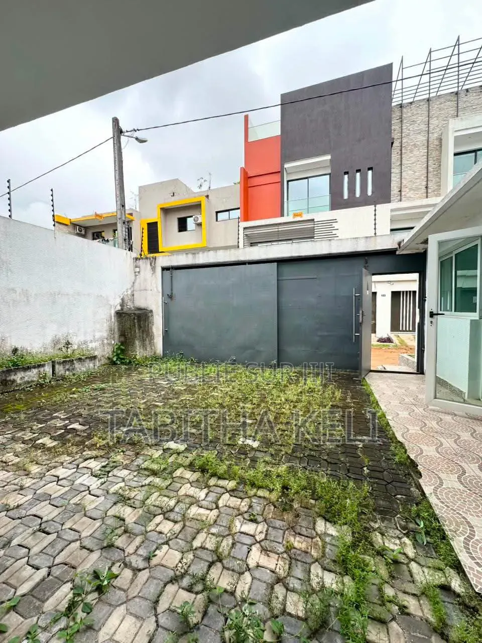 3chbre Duplex dans Francis Gweh, Cocody à Louer