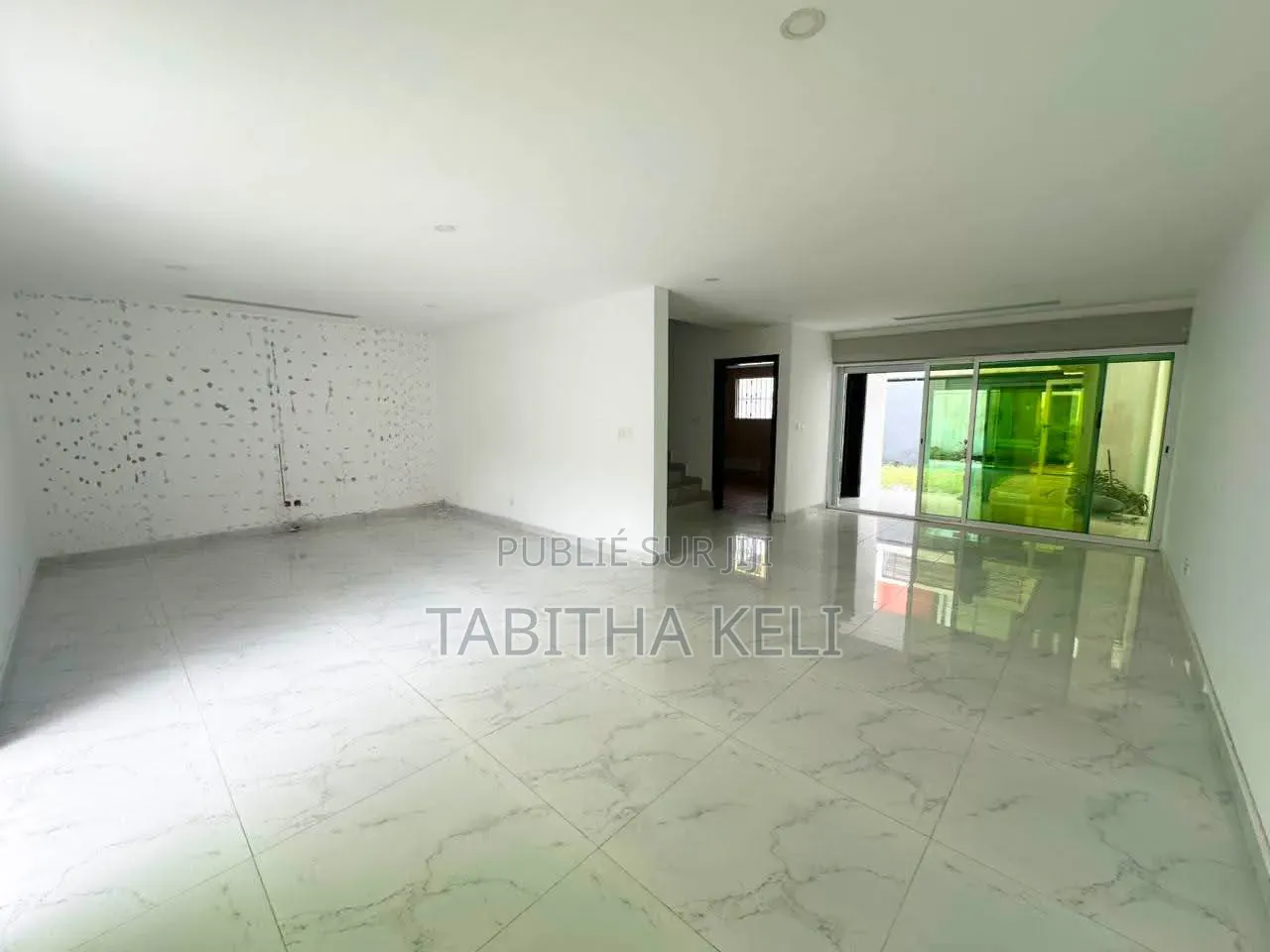 3chbre Duplex dans Francis Gweh, Cocody à Louer