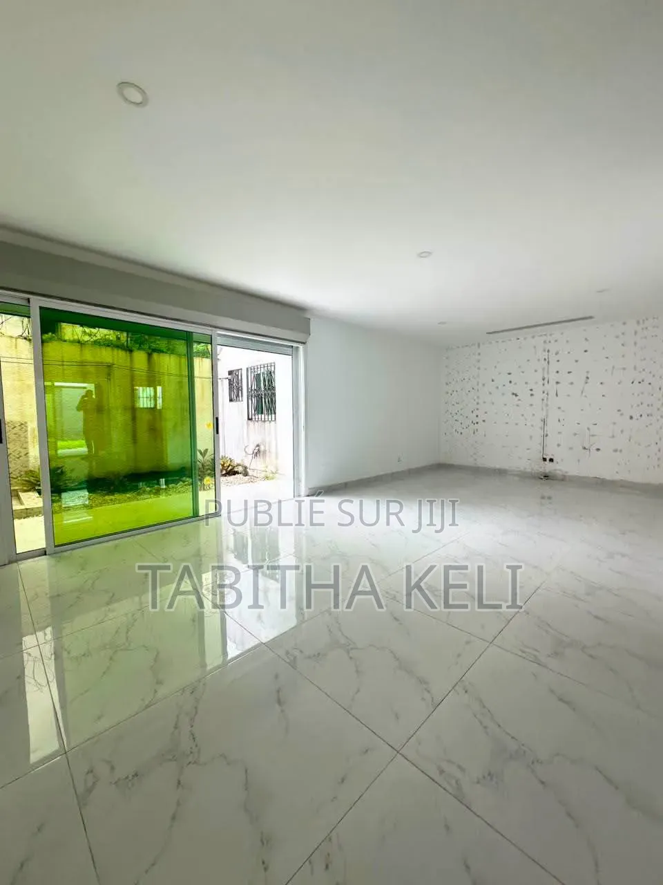 3chbre Duplex dans Francis Gweh, Cocody à Louer
