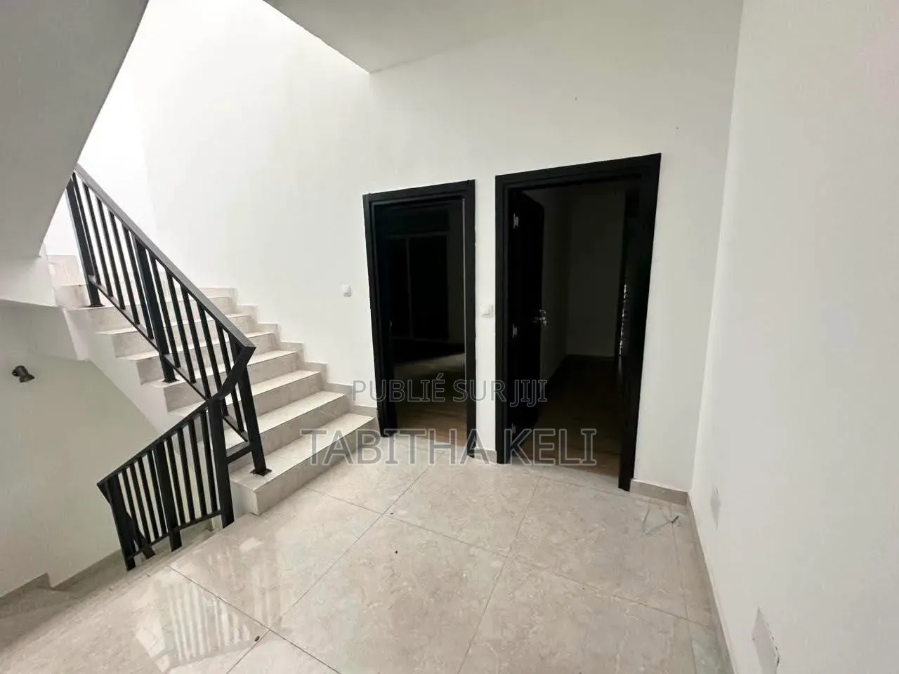 3chbre Duplex dans Francis Gweh, Cocody à Louer