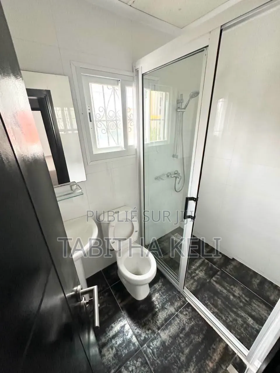 3chbre Duplex dans Francis Gweh, Cocody à Louer
