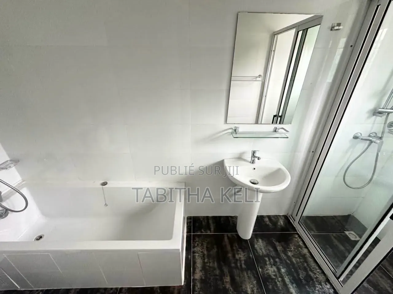 3chbre Duplex dans Francis Gweh, Cocody à Louer