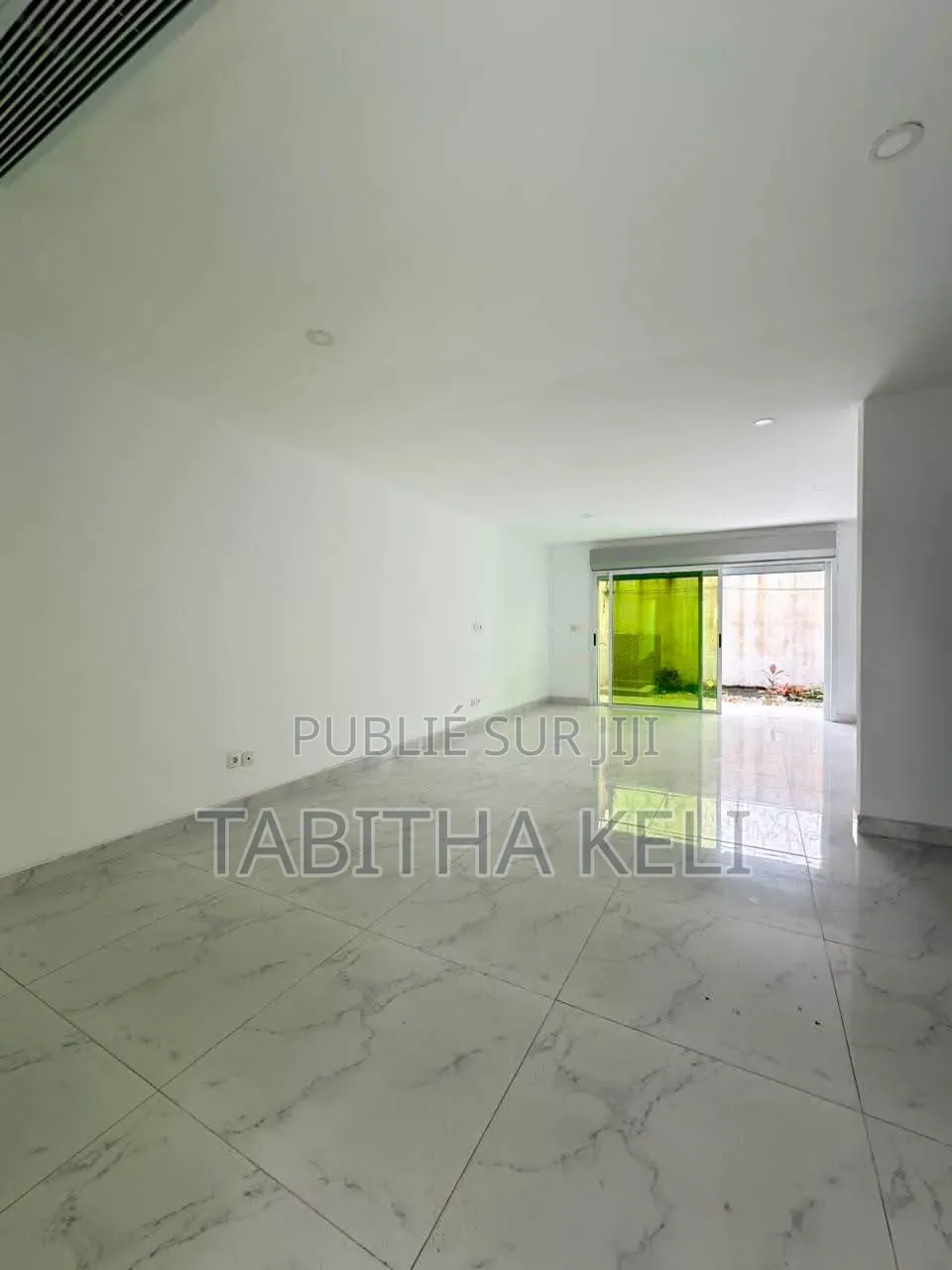 3chbre Duplex dans Francis Gweh, Cocody à Louer