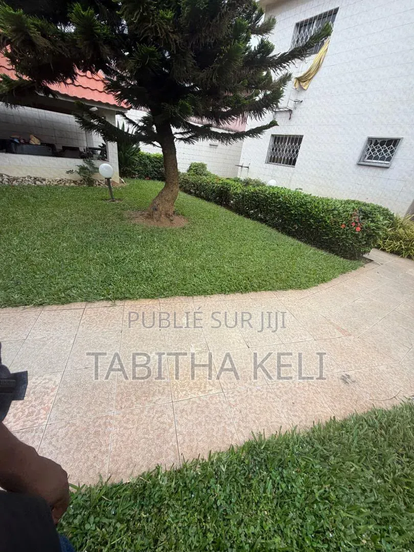 3chbre Duplex dans Francis Gweh, Cocody à Louer