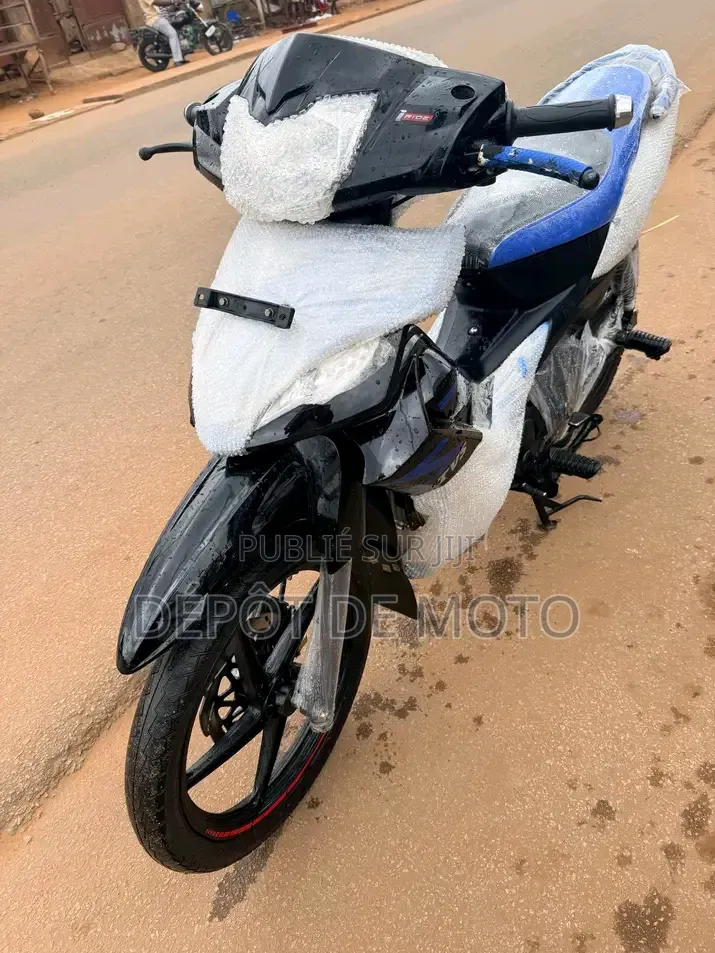 Nouveau TVS Rockz 125 2025 Bleu