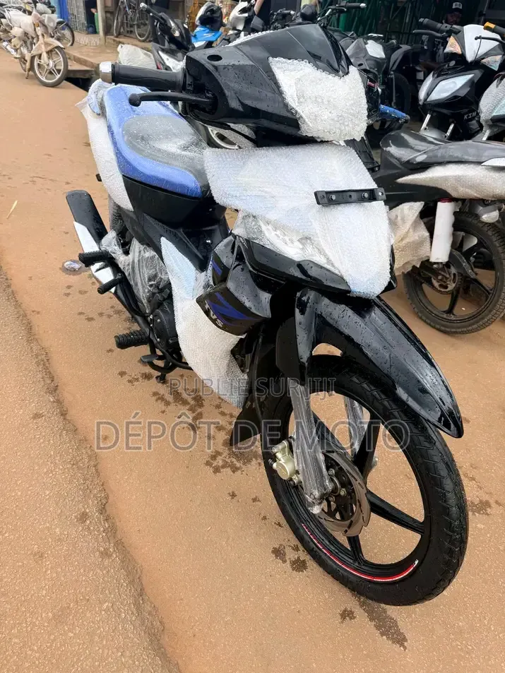 Nouveau TVS Rockz 125 2025 Bleu