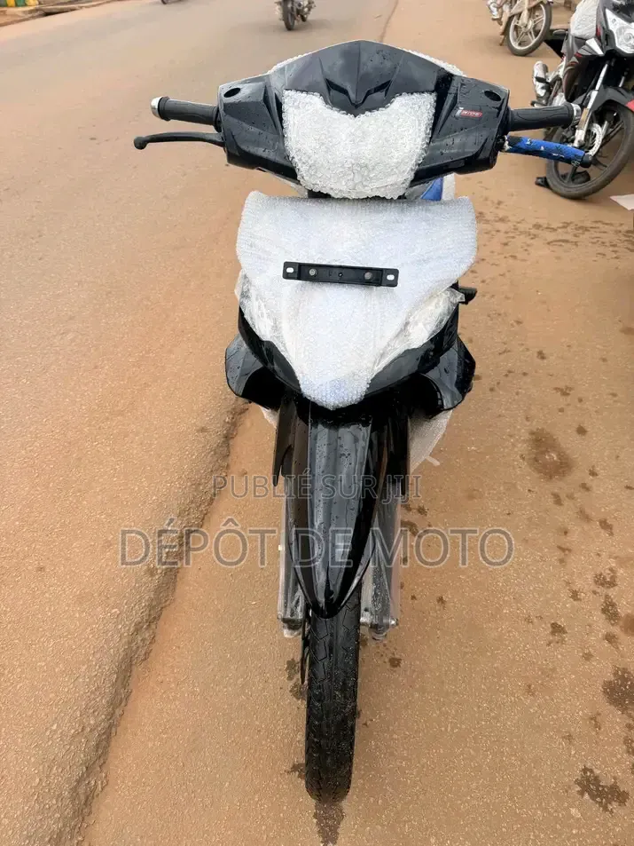 Nouveau TVS Rockz 125 2025 Bleu
