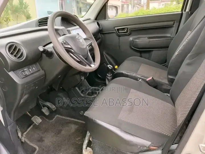 Suzuki Dzire 2025 Gris