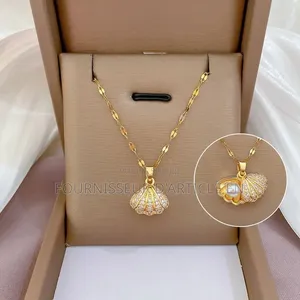 Collier Avec Pendentif en Perle,