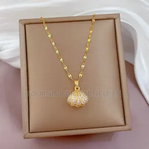 Collier Avec Pendentif en Perle,