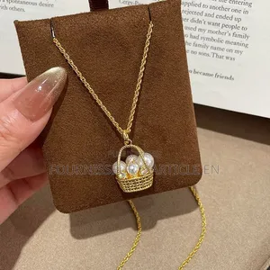 Collier Pendentif « Panier De Richesse »
