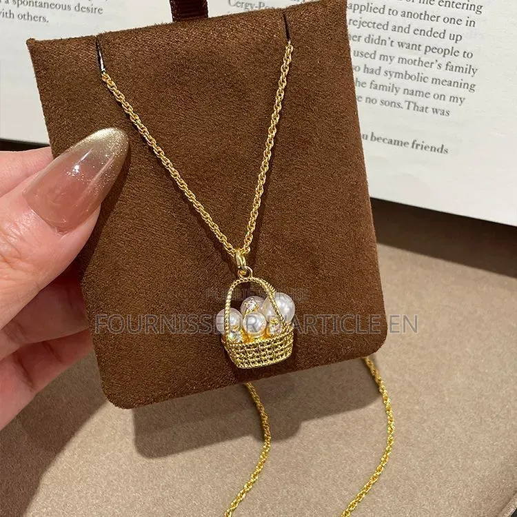 Collier Pendentif « Panier De Richesse »