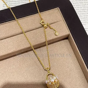 Collier Pendentif « Panier De Richesse »