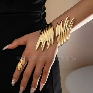 Ensemble De Bijoux Bracelet Et Bague Ouverts Et Personnalisés