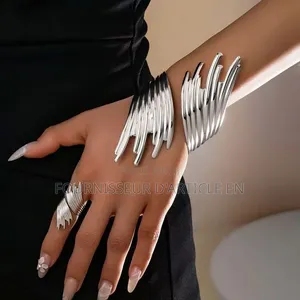 Ensemble De Bijoux Bracelet Et Bague Ouverts Et Personnalisés