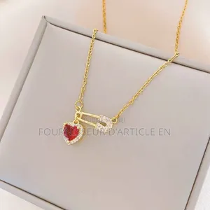 Collier Broche en Forme De Cœur,