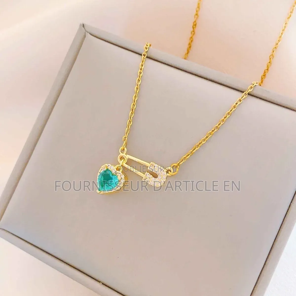Collier Broche en Forme De Cœur,