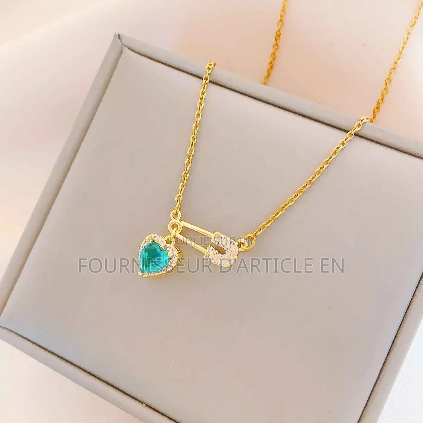 Collier Broche en Forme De Cœur,