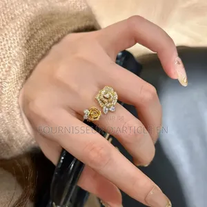 Collier, Bracelet Et Bague Sur Le Thème De La Rose,