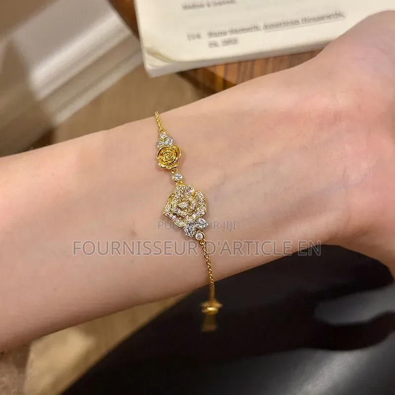 Collier, Bracelet Et Bague Sur Le Thème De La Rose,