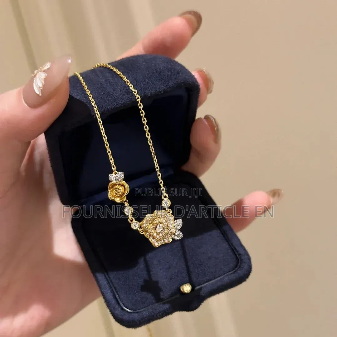 Collier, Bracelet Et Bague Sur Le Thème De La Rose,