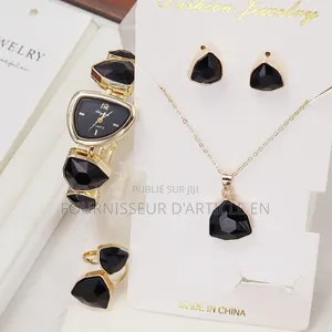 Ensemble De 4 Pièces : Montre-Bracelet Et Bijoux Assortis Pour Femme.