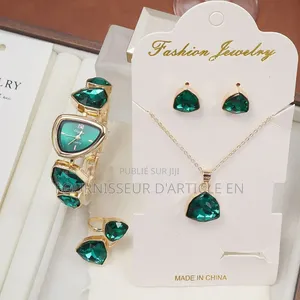 Ensemble De 4 Pièces : Montre-Bracelet Et Bijoux Assortis Pour Femme.