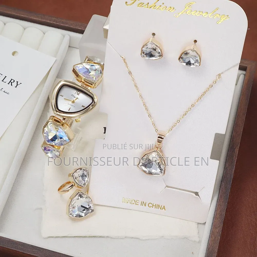 Ensemble De 4 Pièces : Montre-Bracelet Et Bijoux Assortis Pour Femme.