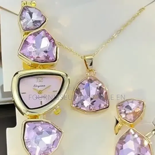 Ensemble De 4 Pièces : Montre-Bracelet Et Bijoux Assortis Pour Femme.